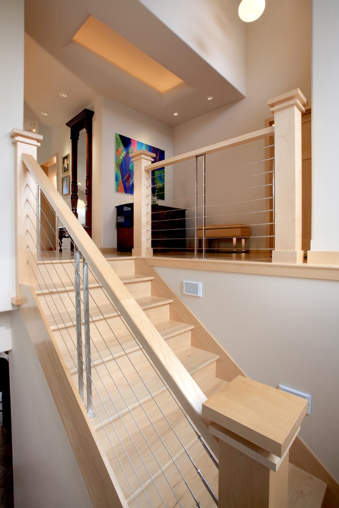 Exemple d'un petit escalier tendance en U avec des marches en bois et des contremarches en bois.