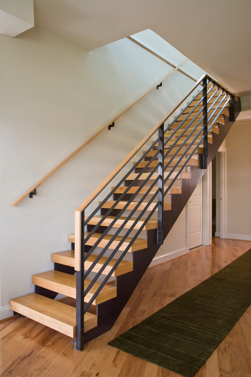 Diseño de escalera recta actual sin contrahuella con escalones de madera