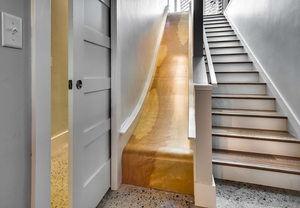 Diseño de escalera recta ecléctica de tamaño medio sin contrahuella con escalones de madera