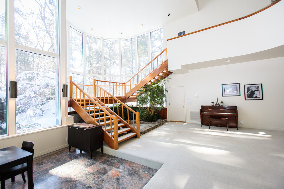 Idée de décoration pour un très grand escalier sans contremarche minimaliste en L avec des marches en moquette.