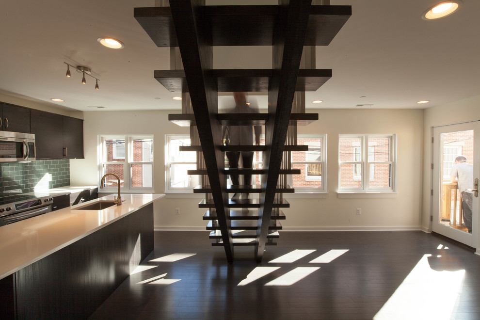 Idées déco pour un petit escalier sans contremarche droit moderne avec des marches en bois et éclairage.