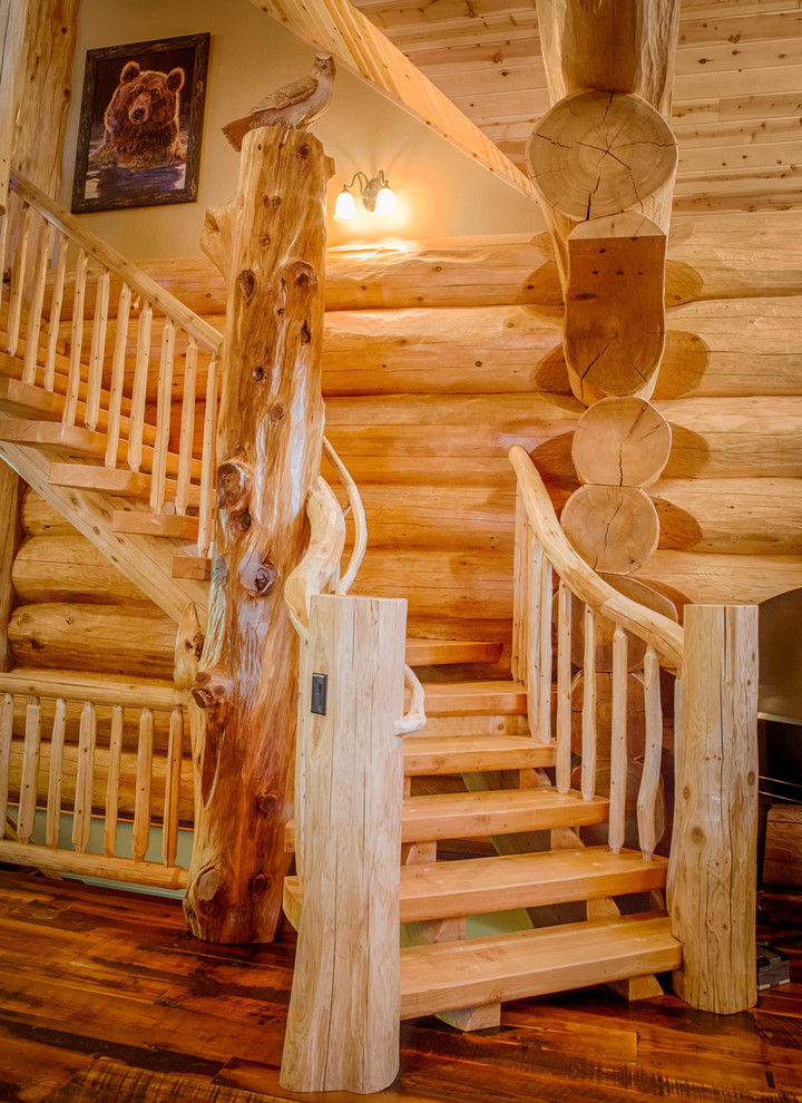 Idée de décoration pour un escalier sans contremarche chalet avec des marches en bois.