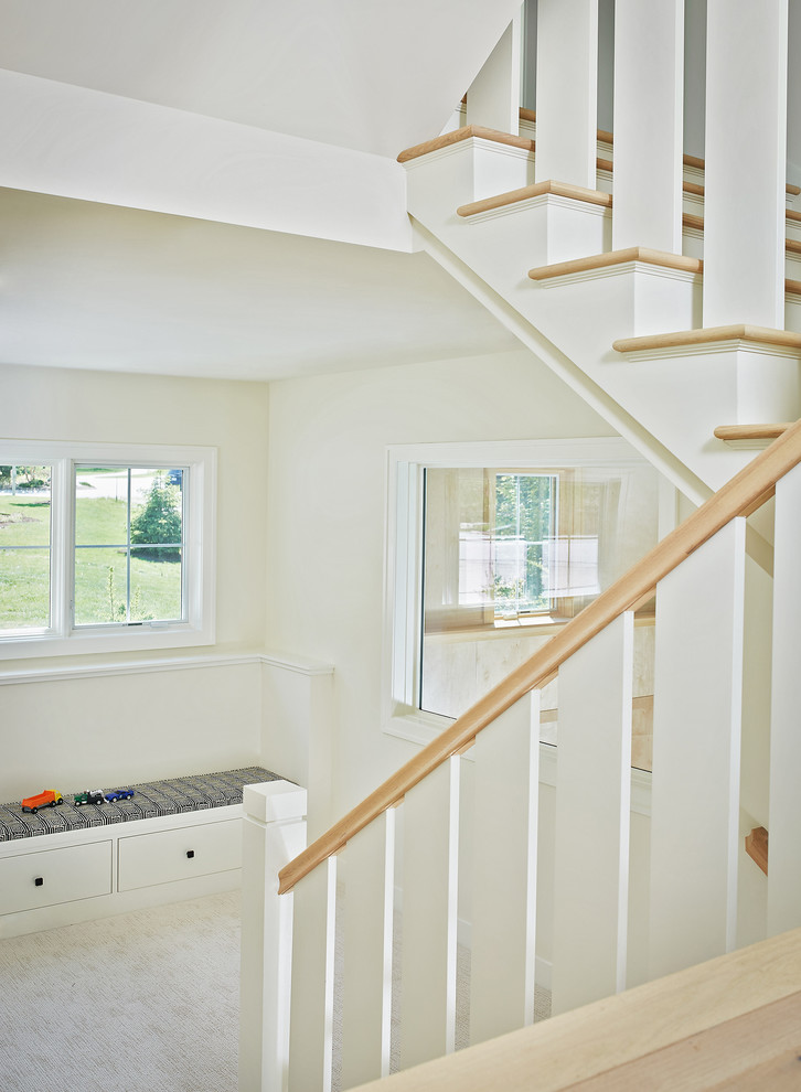 Foto de escalera en U de estilo de casa de campo con escalones de madera y barandilla de madera