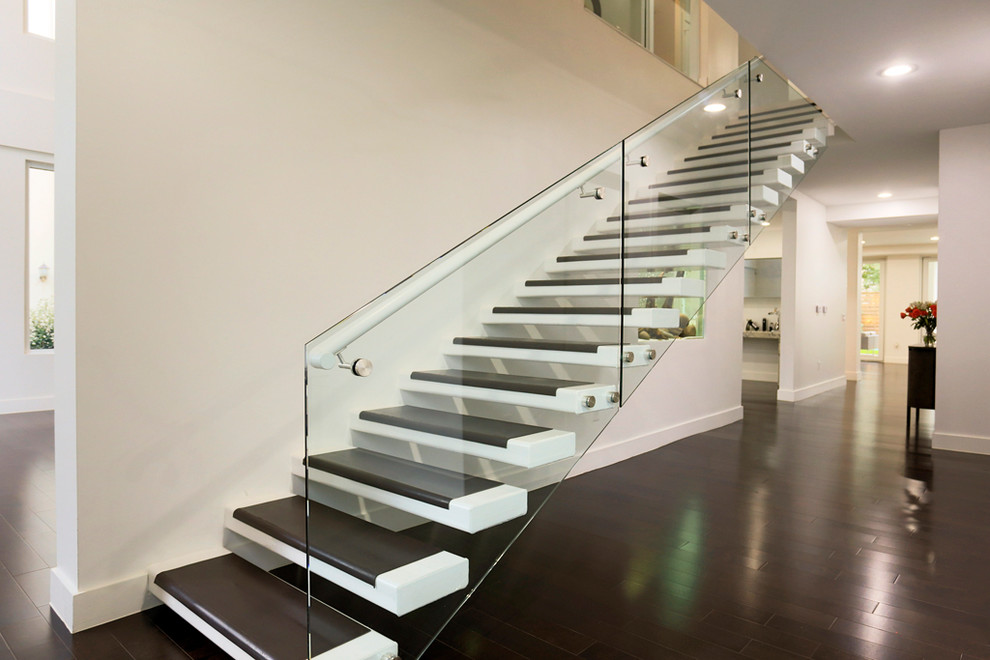 Staircase - contemporary staircase idea in Houston