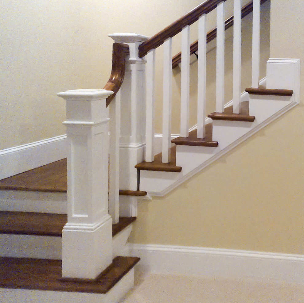 Réalisation d'un escalier droit craftsman de taille moyenne avec des marches en bois, des contremarches en bois et un garde-corps en bois.