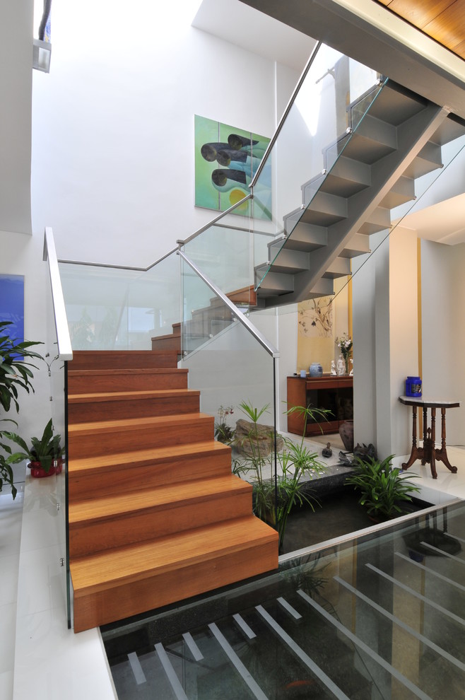 Moderne Treppe in U-Form in Singapur
