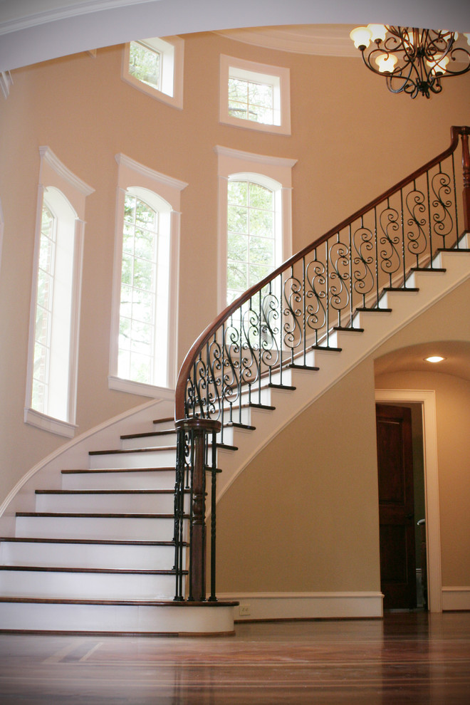 Staircase - traditional staircase idea in Houston