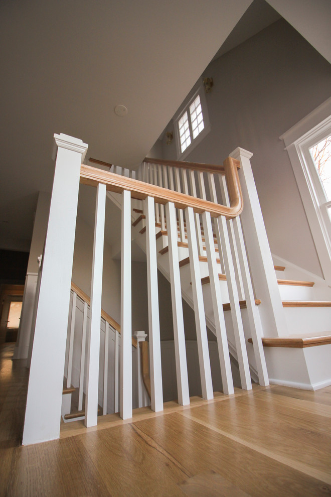 Große Shabby-Look Treppe in L-Form mit Holz-Setzstufen in Washington, D.C.