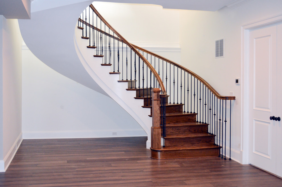 Foto de escalera suspendida ecléctica extra grande con escalones de madera, contrahuellas de madera y barandilla de varios materiales