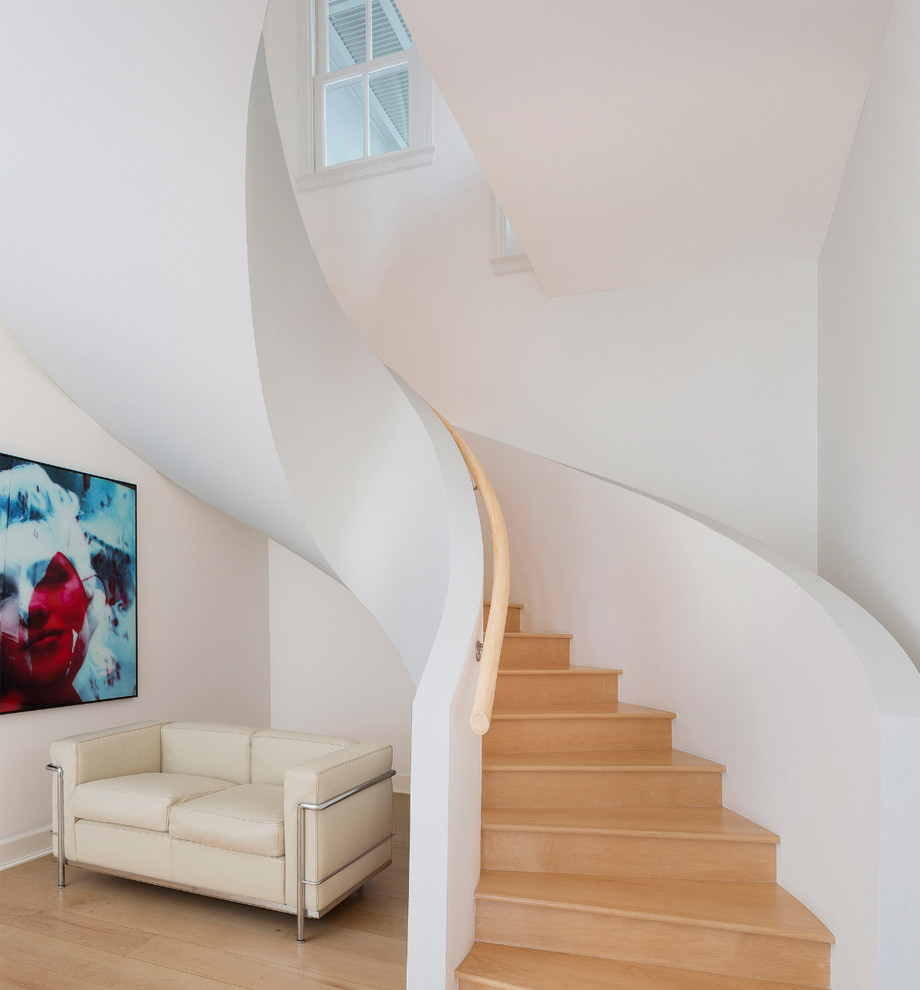 Mid-sized trendy wooden curved wood railing staircase photo in Miami with wooden risers