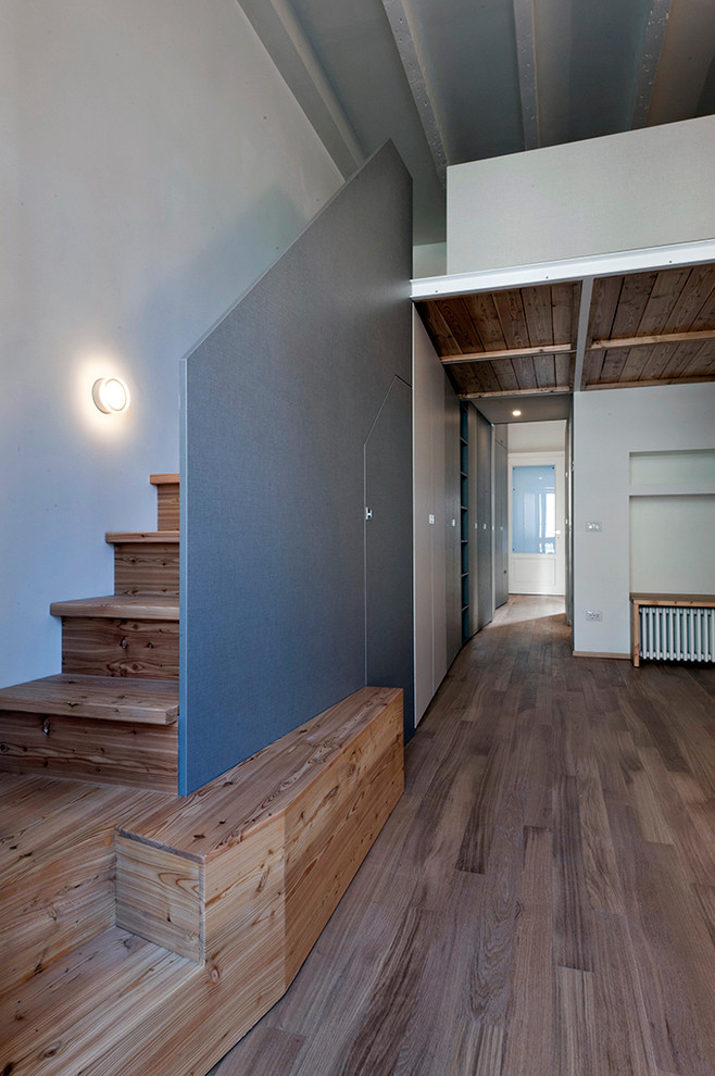 Example of a minimalist staircase design in Milan