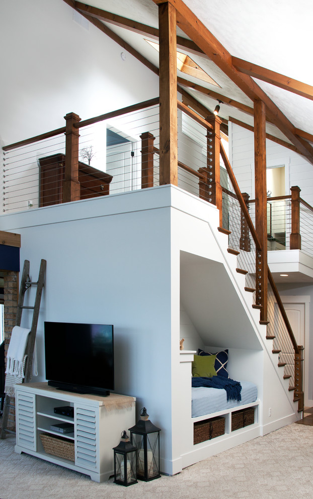 Foto de escalera recta marinera de tamaño medio con escalones de madera y contrahuellas de madera pintada