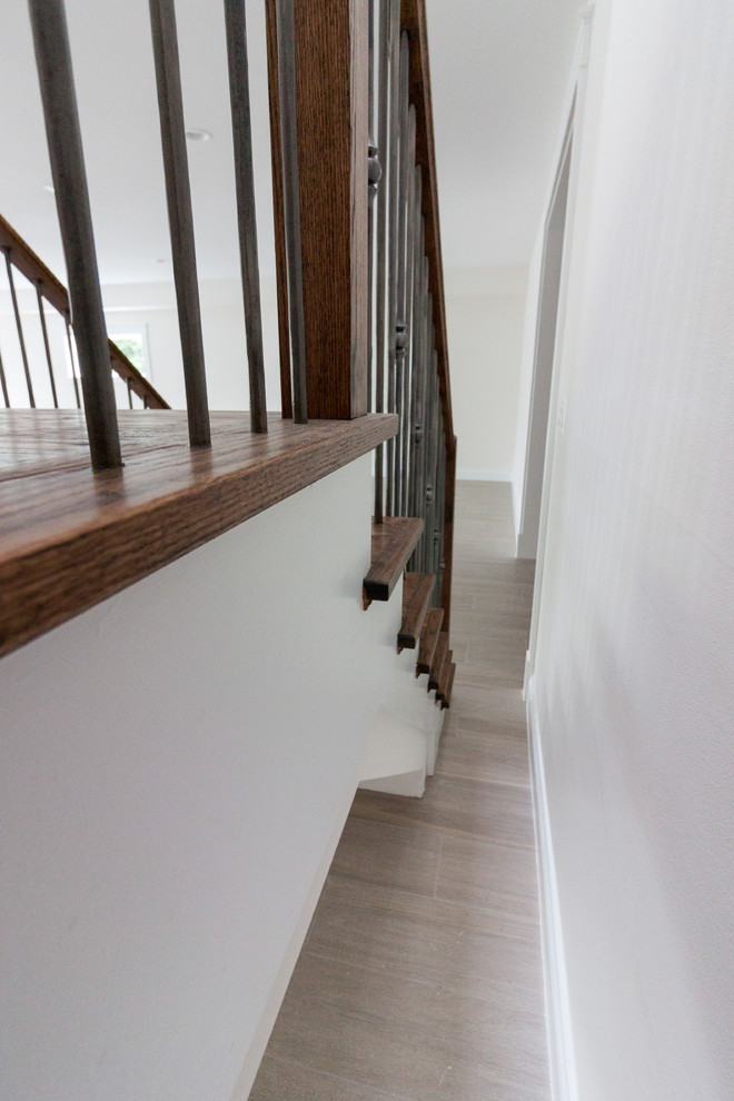 Idéer för att renovera en mycket stor funkis flytande trappa i trä, med sättsteg i trä och räcke i glas