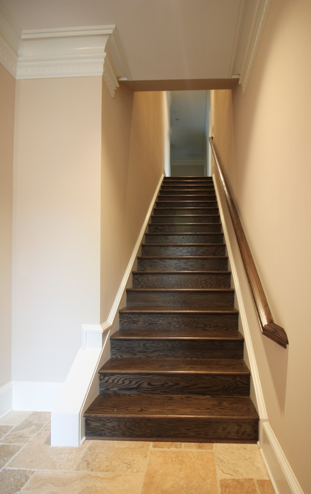 Idées déco pour un escalier courbe classique de taille moyenne avec des marches en bois, des contremarches en bois et un garde-corps en matériaux mixtes.