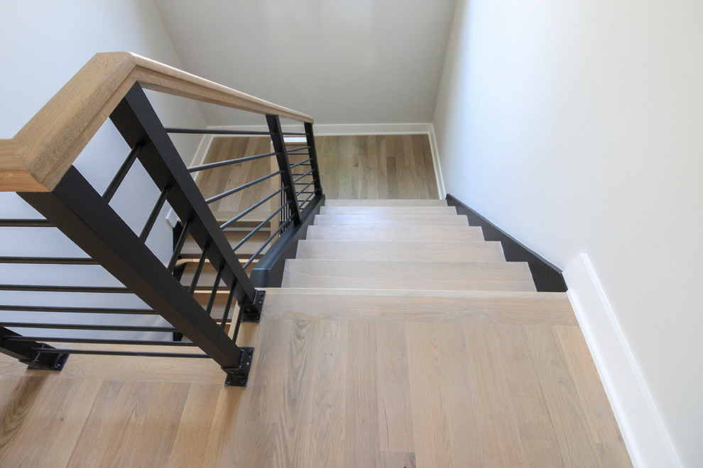 Foto de escalera suspendida minimalista grande con escalones de madera y barandilla de varios materiales