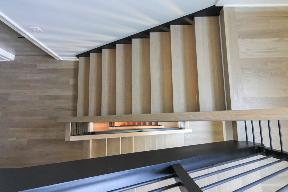 Large minimalist wooden floating mixed material railing staircase photo in DC Metro