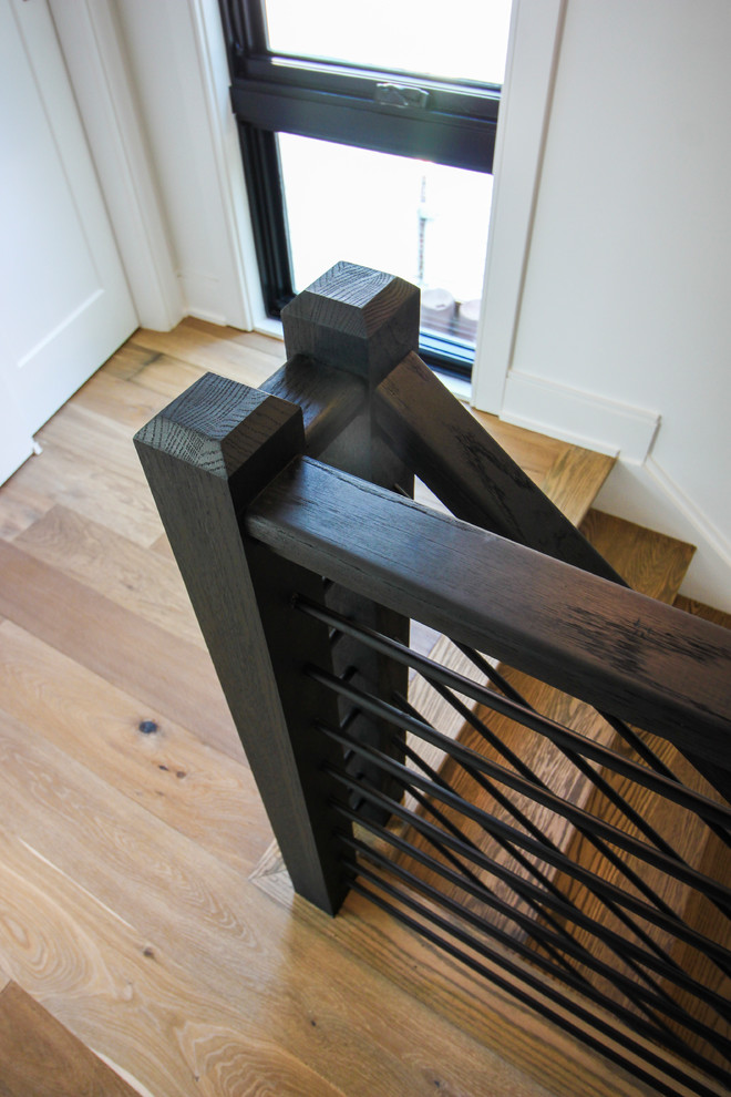 Gerade, Große Moderne Holztreppe mit Holz-Setzstufen und Mix-Geländer in Washington, D.C.