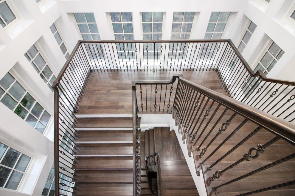 Schwebende, Große Klassische Treppe mit Holz-Setzstufen in Washington, D.C.
