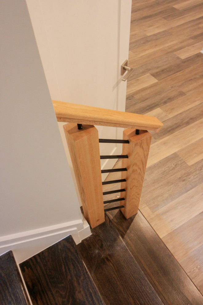 Foto de escalera en U bohemia de tamaño medio con escalones de madera, contrahuellas de madera y barandilla de varios materiales