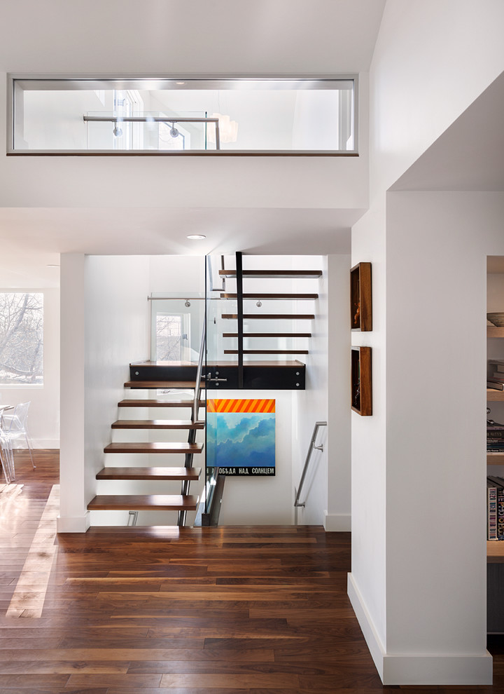 Пример оригинального дизайна: угловая лестница в современном стиле с деревянными ступенями без подступенок