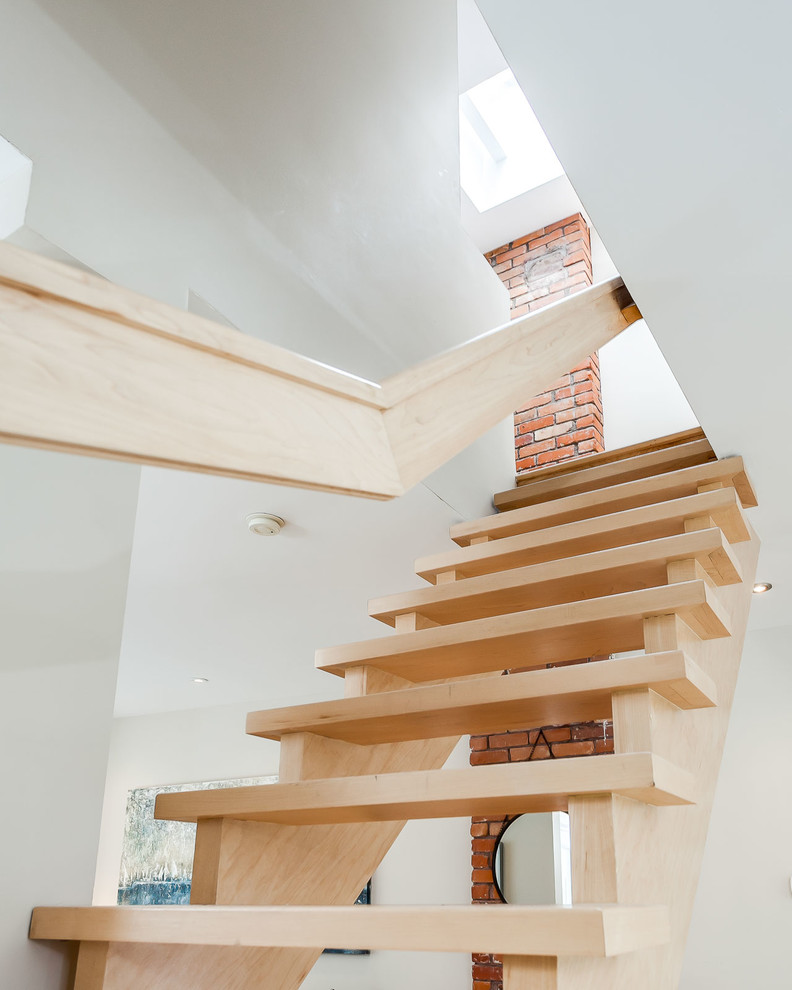 This is an example of a contemporary wood l-shaped staircase in Toronto with wood risers.
