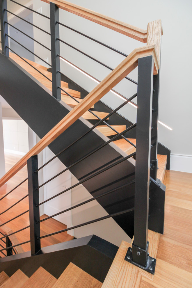 Diseño de escalera en U actual grande con escalones de madera y barandilla de varios materiales
