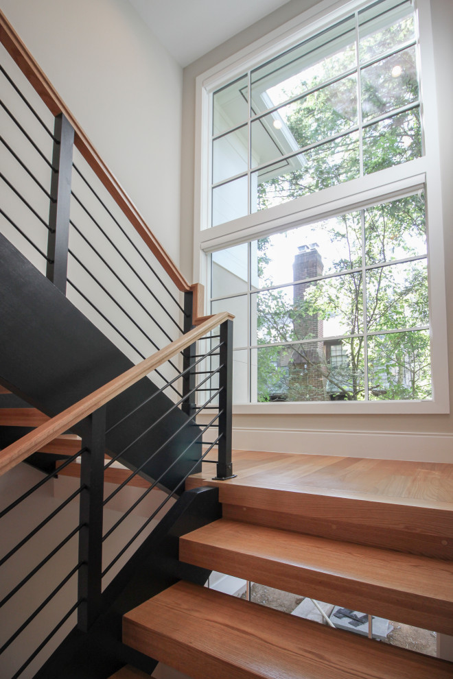 Diseño de escalera en U, actual, grande, con escalones de madera y barandilla de varios materiales