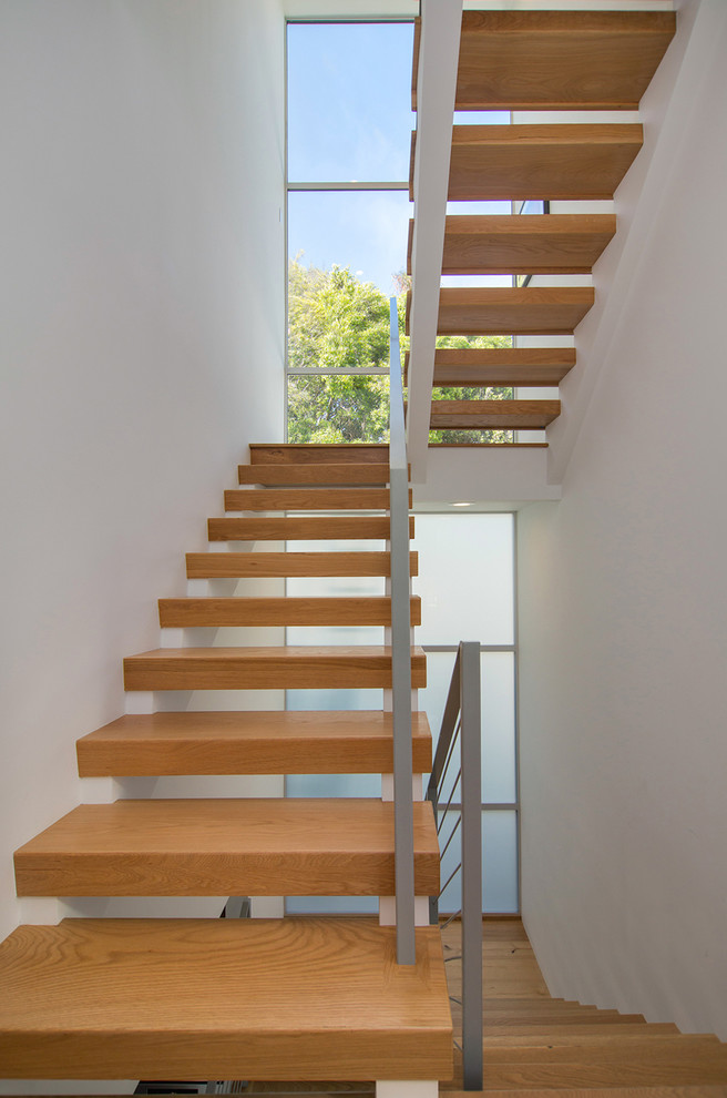 Exemple d'un escalier sans contremarche tendance en U de taille moyenne avec des marches en bois et palier.
