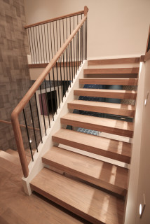 モダンスタイルのおしゃれな階段 壁紙 の画像 75選 22年10月 Houzz ハウズ