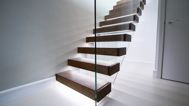 Iluminación de escaleras interiores: cómo elegir la solución