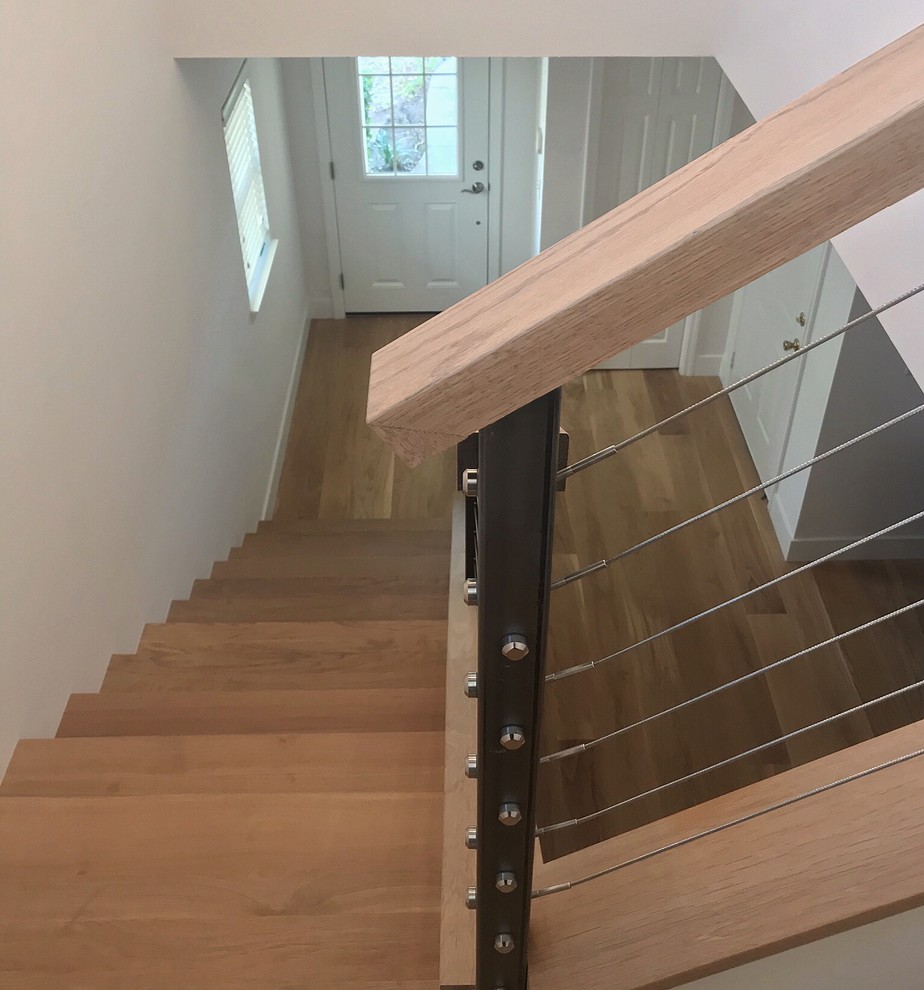 Example of a minimalist staircase design in Tampa