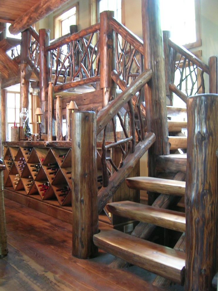 Свежая идея для дизайна: лестница в стиле рустика - отличное фото интерьера