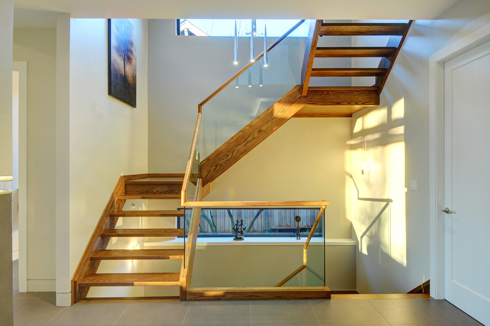 Inspiration pour un escalier sans contremarche design avec des marches en bois.