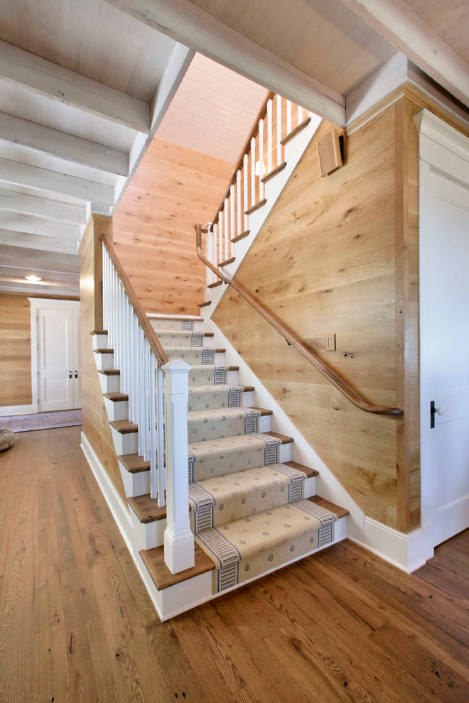 Cette photo montre un escalier chic avec des marches en bois.
