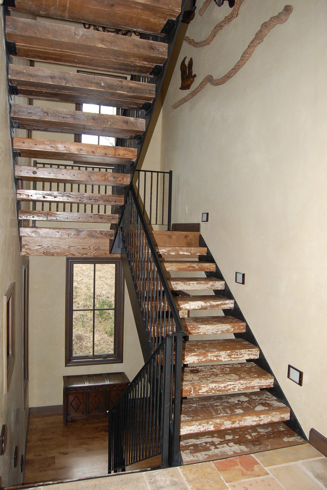 Источник вдохновения для домашнего уюта: угловая лестница среднего размера в стиле рустика
