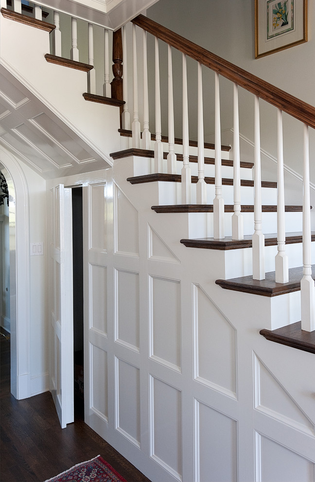Inspiration for a medium sized classic staircase in Dallas.