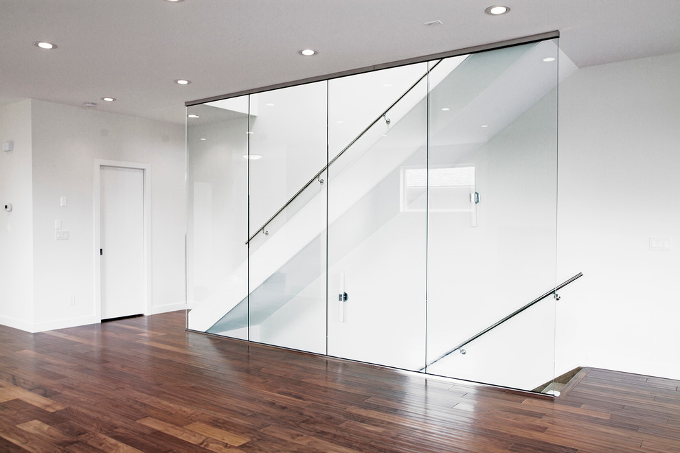 Idée de décoration pour un escalier minimaliste.