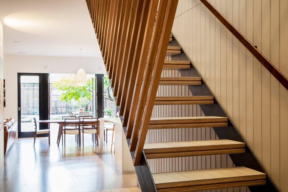 メルボルンにあるコンテンポラリースタイルのおしゃれな直階段 (金属の蹴込み板) の写真