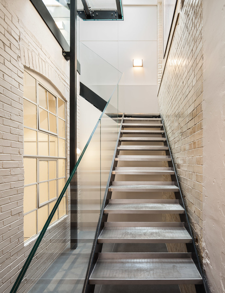 Idées déco pour un escalier sans contremarche droit industriel avec des marches en métal.