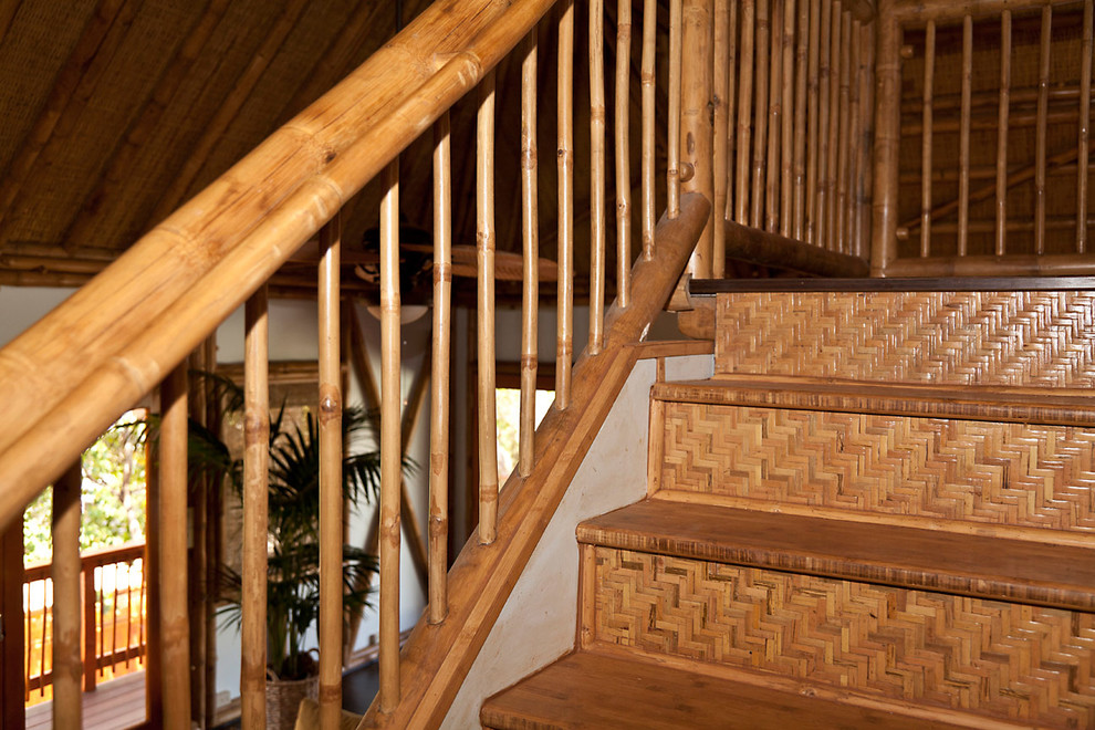 Modelo de escalera en L exótica con escalones de madera