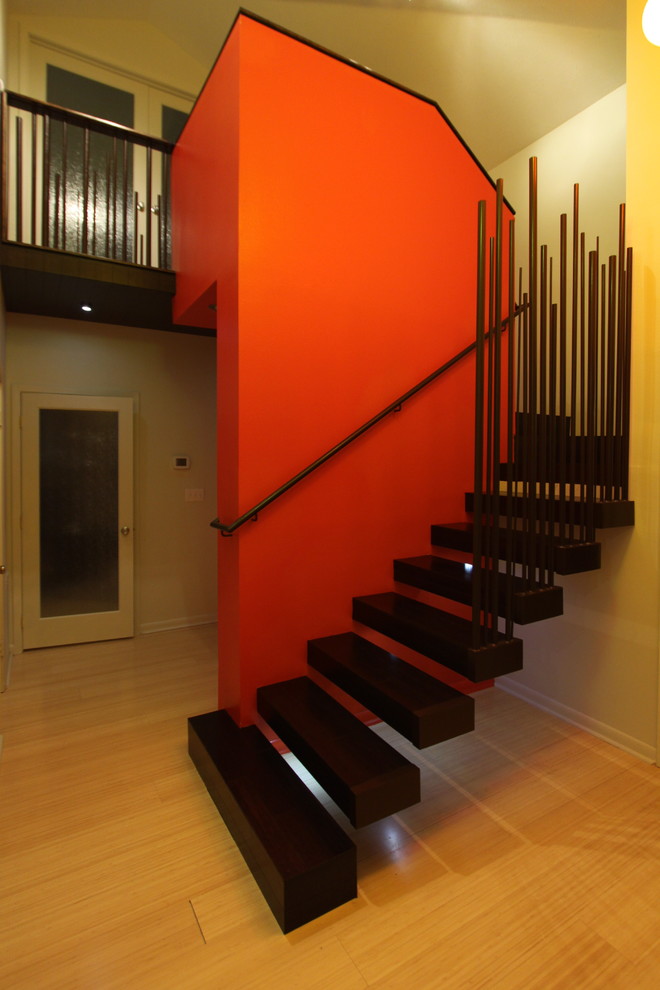 Photo of a modern staircase in Houston with open risers.