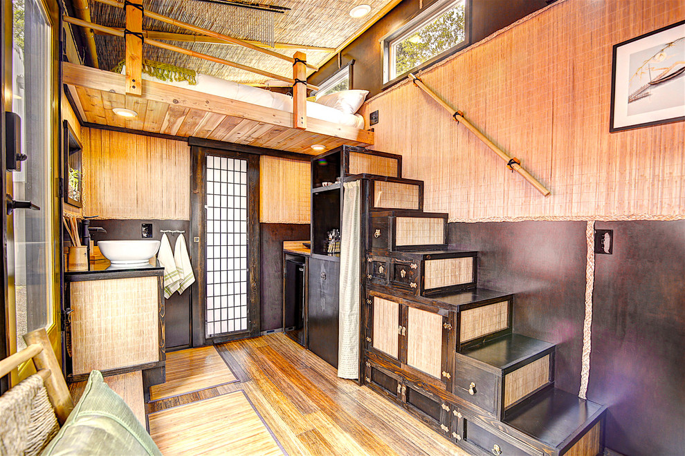 Imagen de escalera recta de estilo zen pequeña con escalones de madera