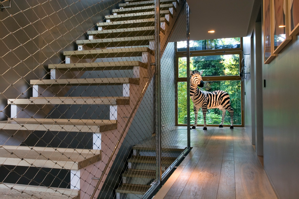 Inspiration för moderna trappor i trä, med öppna sättsteg