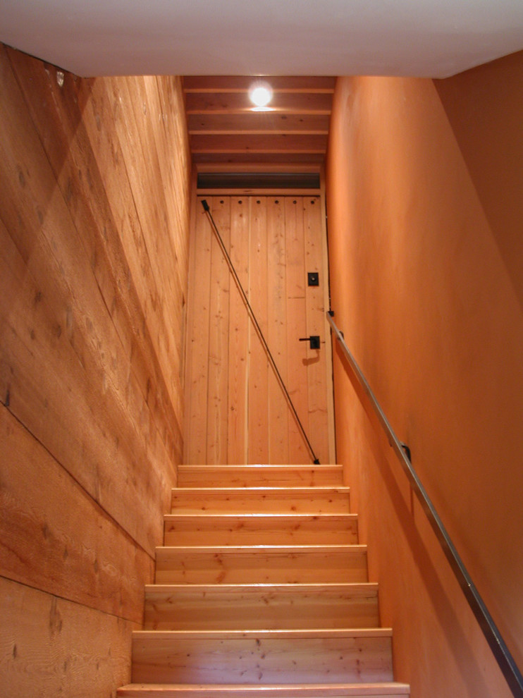 Источник вдохновения для домашнего уюта: лестница в стиле кантри