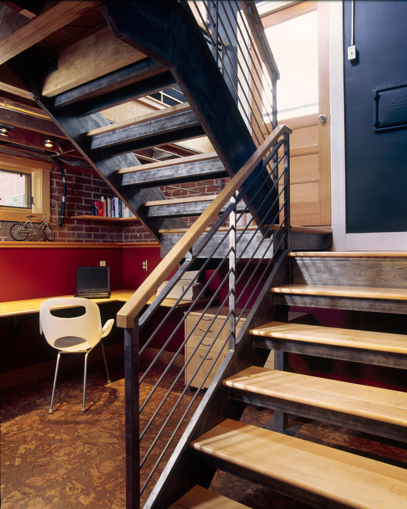 Idées déco pour un petit escalier sans contremarche flottant contemporain avec des marches en bois et un garde-corps en bois.