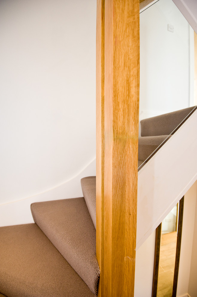 Идея дизайна: лестница среднего размера в стиле модернизм