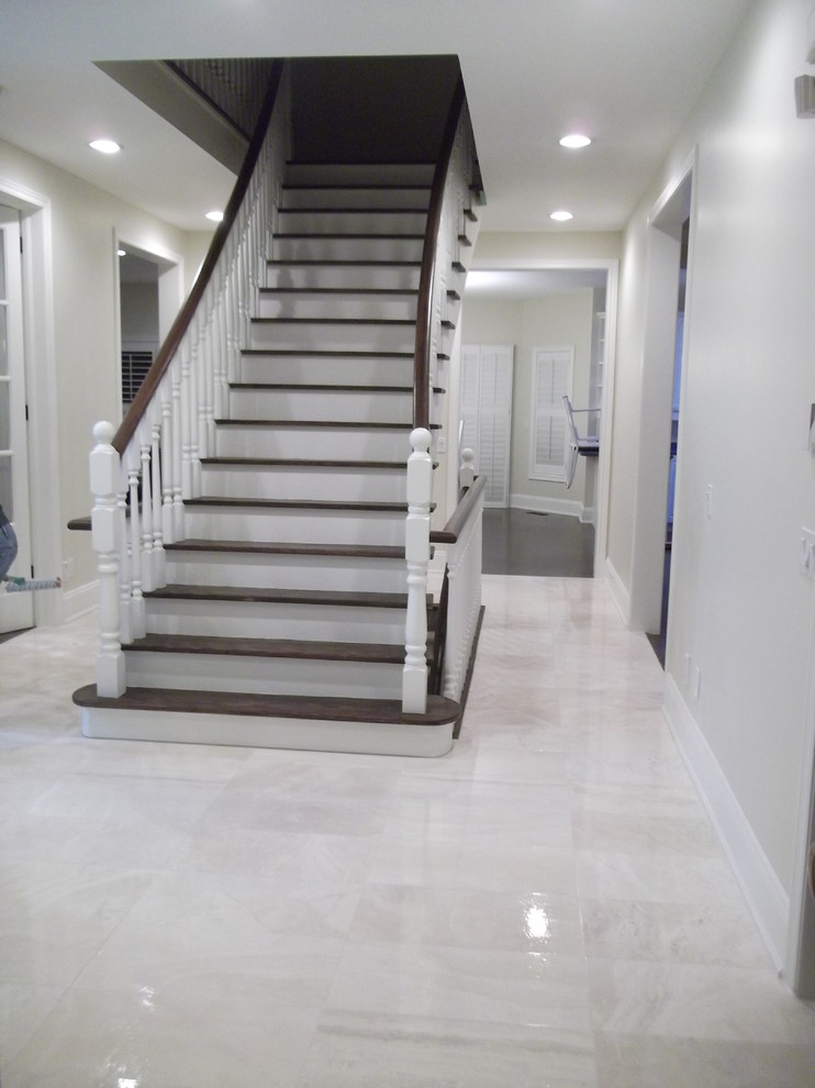 Staircase - traditional staircase idea in Toronto