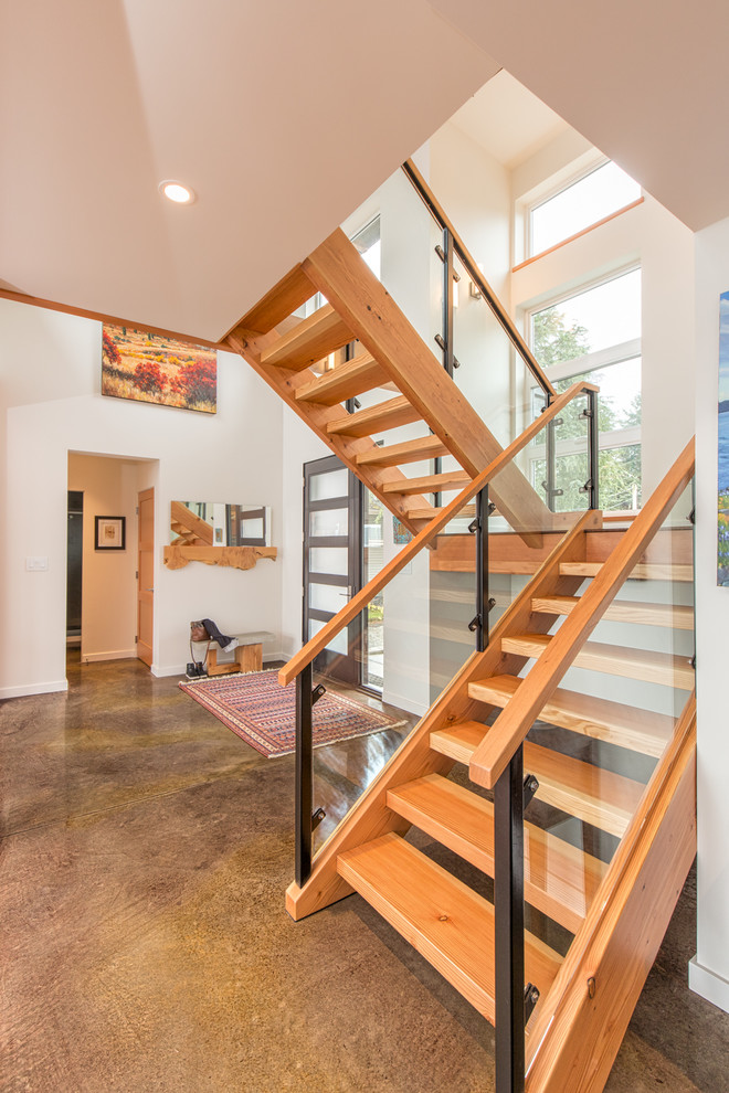 Foto de escalera recta contemporánea de tamaño medio sin contrahuella con escalones de madera y barandilla de varios materiales