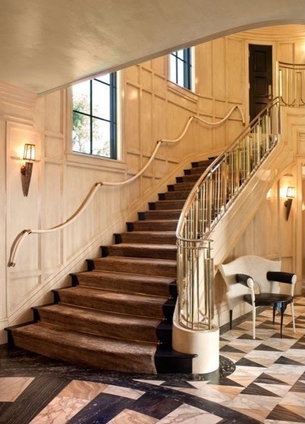 Inspiration pour un très grand escalier courbe minimaliste avec des marches en bois.