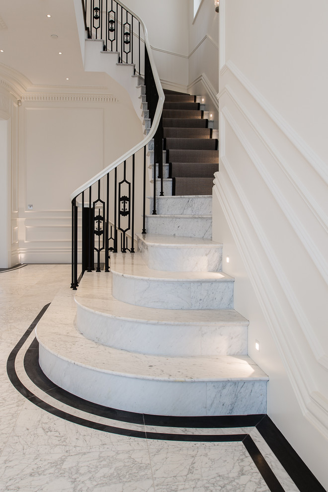 Geräumige Klassische Treppe in London